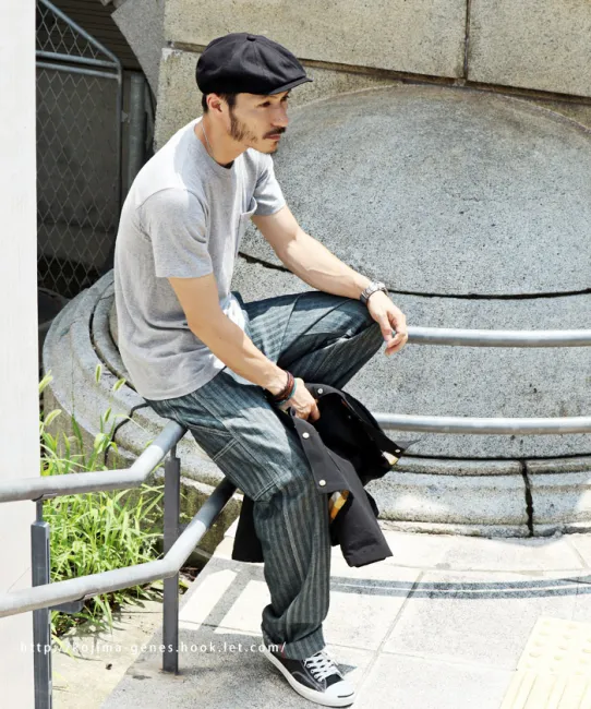 ヒッコリーパンツのメンズコーデ