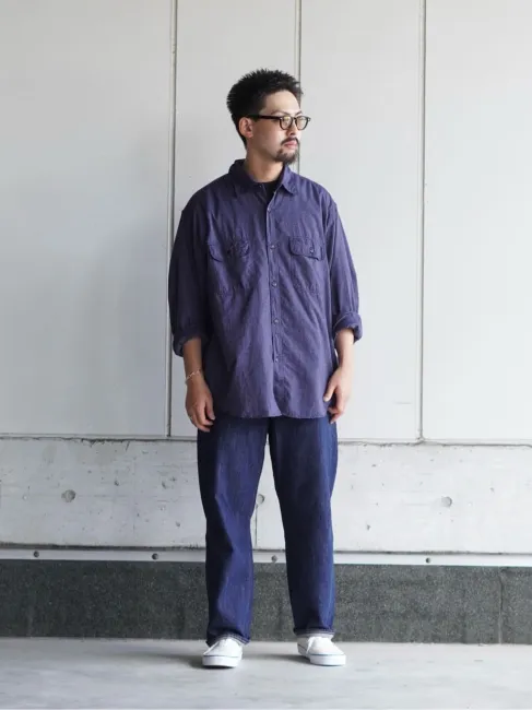 リーバイス568を着用した男性