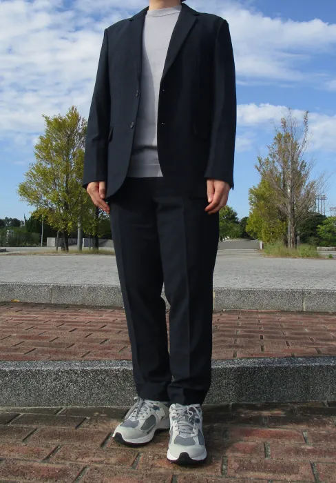 30代メンズブランド:AUENのセットアップを着用した男性筆者