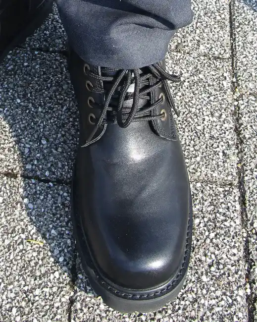 トールシューズの革靴