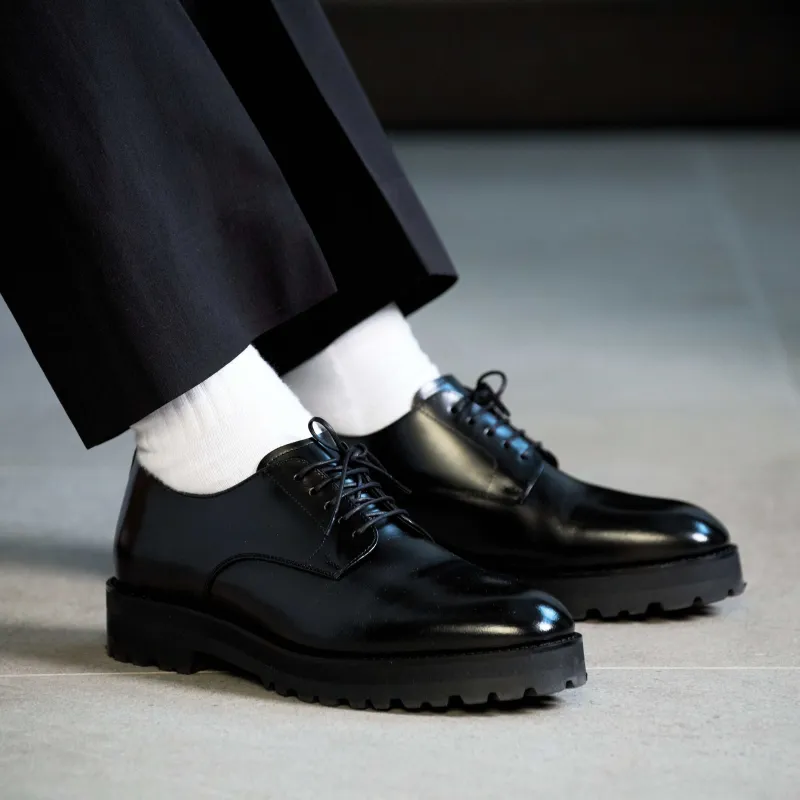 アデロのラウンドトゥシューズ