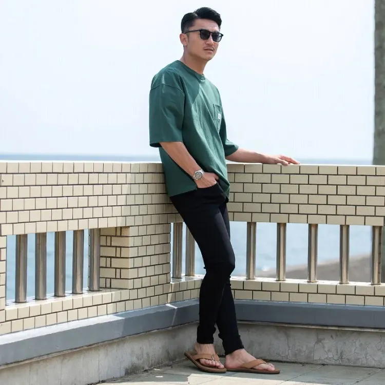 Tシャツを着た男性のイラスト