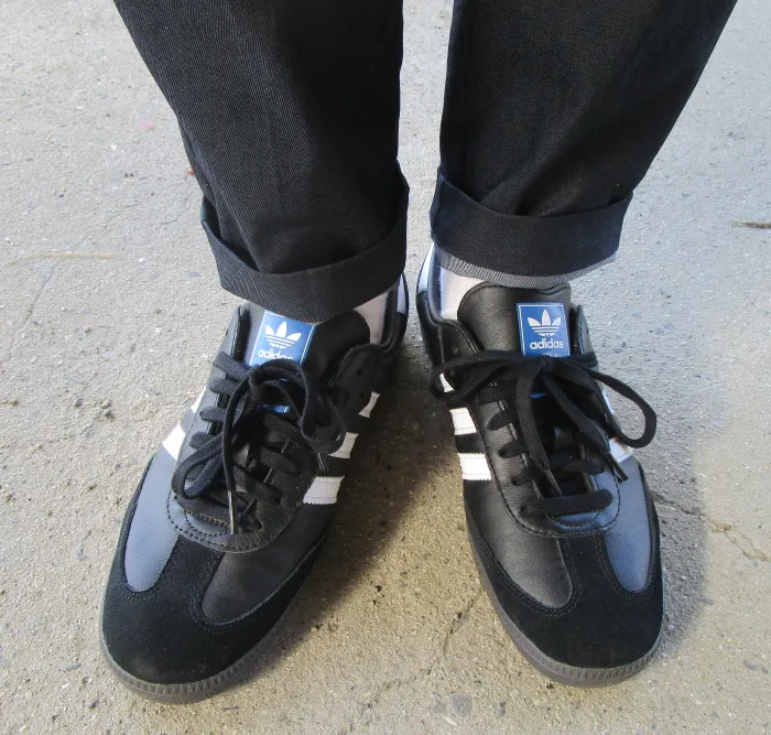 adidasサンバブラック