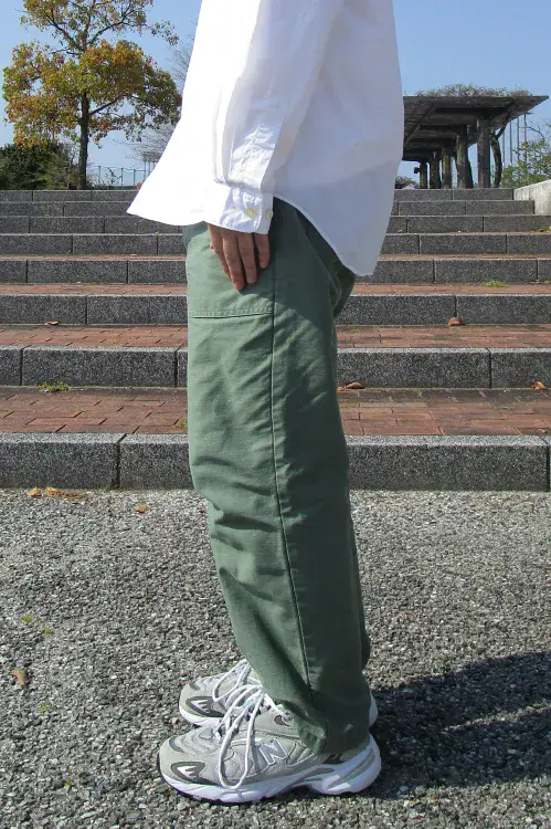 身長が盛れるニューバランス725を履いた男性