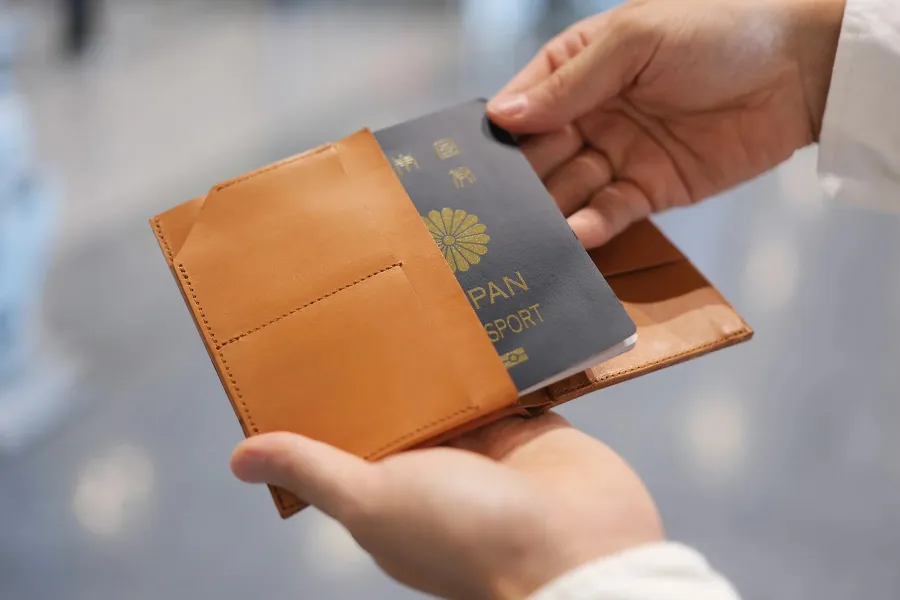 SOLAHANPUのパスポート入れ財布