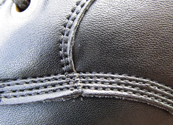 トールシューズ品質、ステッチ