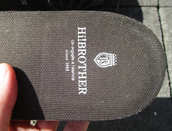 トールシューズのインソールのプリント