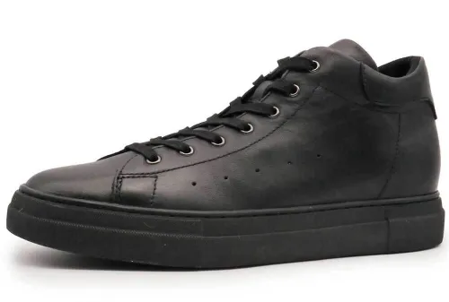 トールシューズのレザースニーカー