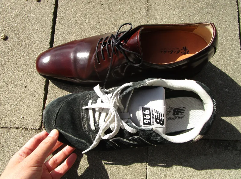 北嶋製作所の革靴とニューバランス996の歩行時の安定感を比較