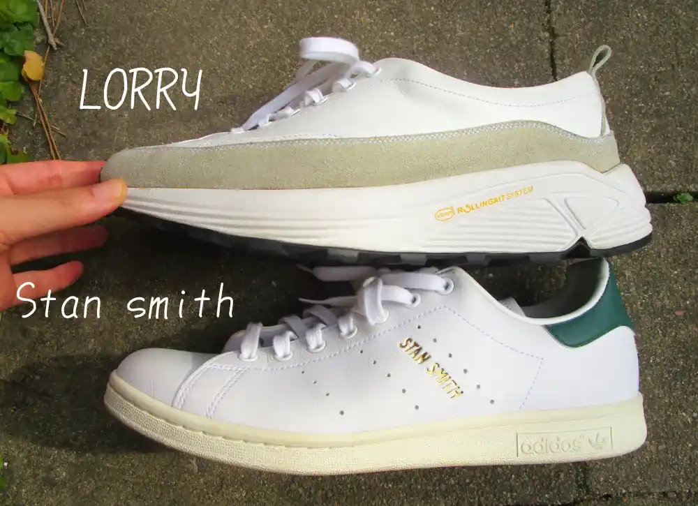 YOAKのLORRYの大きさをスタンスミスと比較