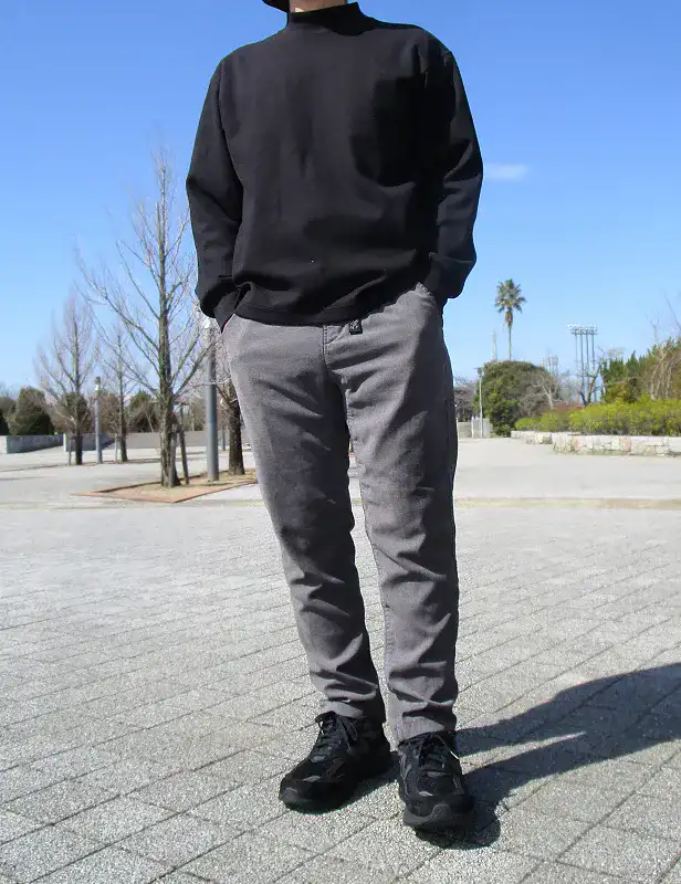 990V6を着用した筆者のスリムパンツコーディネート